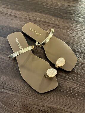 Brand New Slip On Jodi Flat Sandals - Size US 6